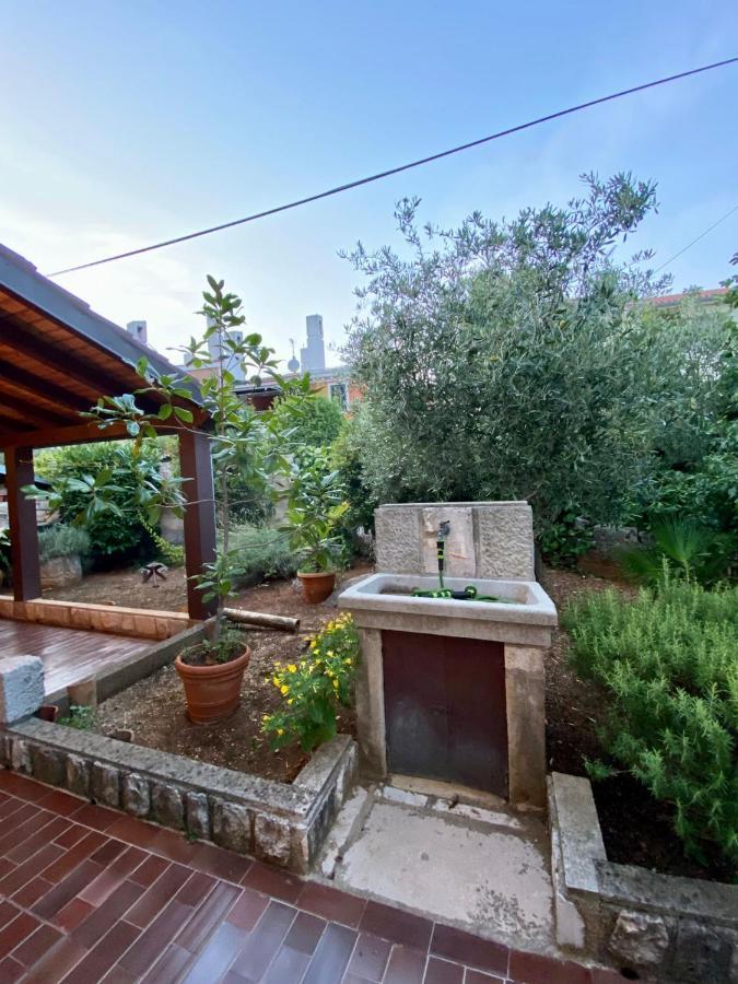 Apartmani Zora Cres Buitenkant foto
