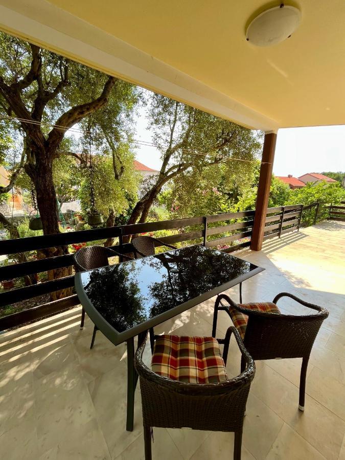 Apartmani Zora Cres Buitenkant foto